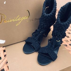 Privileged black heels